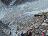 A steep descent to get the glacier