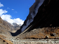 Avalanche comes down on the Dhaulagiri face