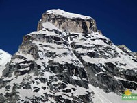 Mountain peaks beside Mantalai