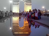 India Gate under the sky