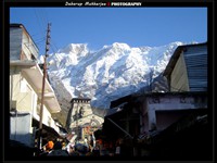 Busy Road to temple