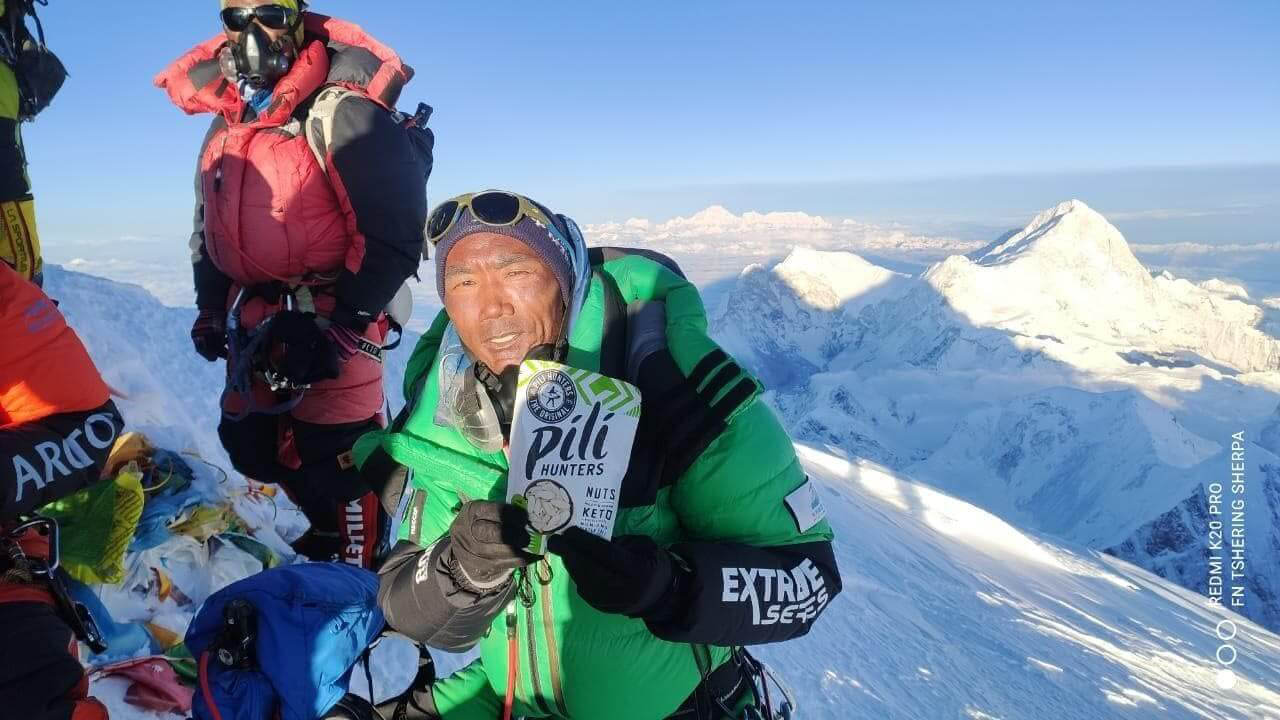 sherpa climbs everest 25 times